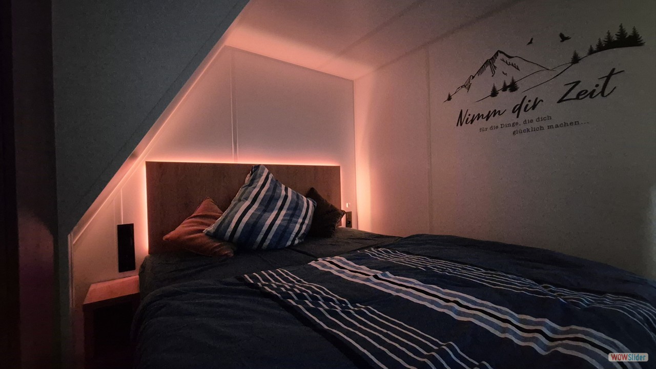Stimmungsvolle-Beleuchtung-Uebernachten-im-mobilehome [copyright by Adrian Porwol]
