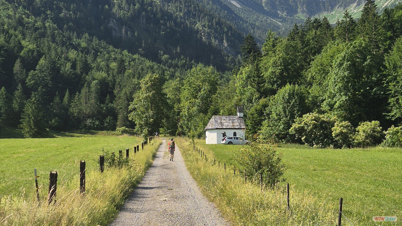 direkte-Ausfluege-Wanderungen-Radtouren-ab-Chalet [copyright by Adrian Porowol]